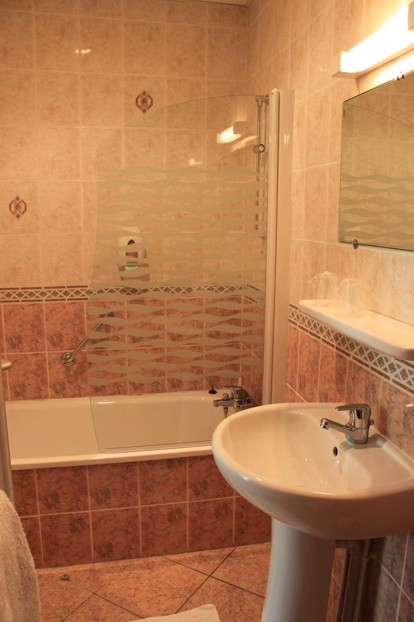 Hotel Acapulco Лурд Екстериор снимка