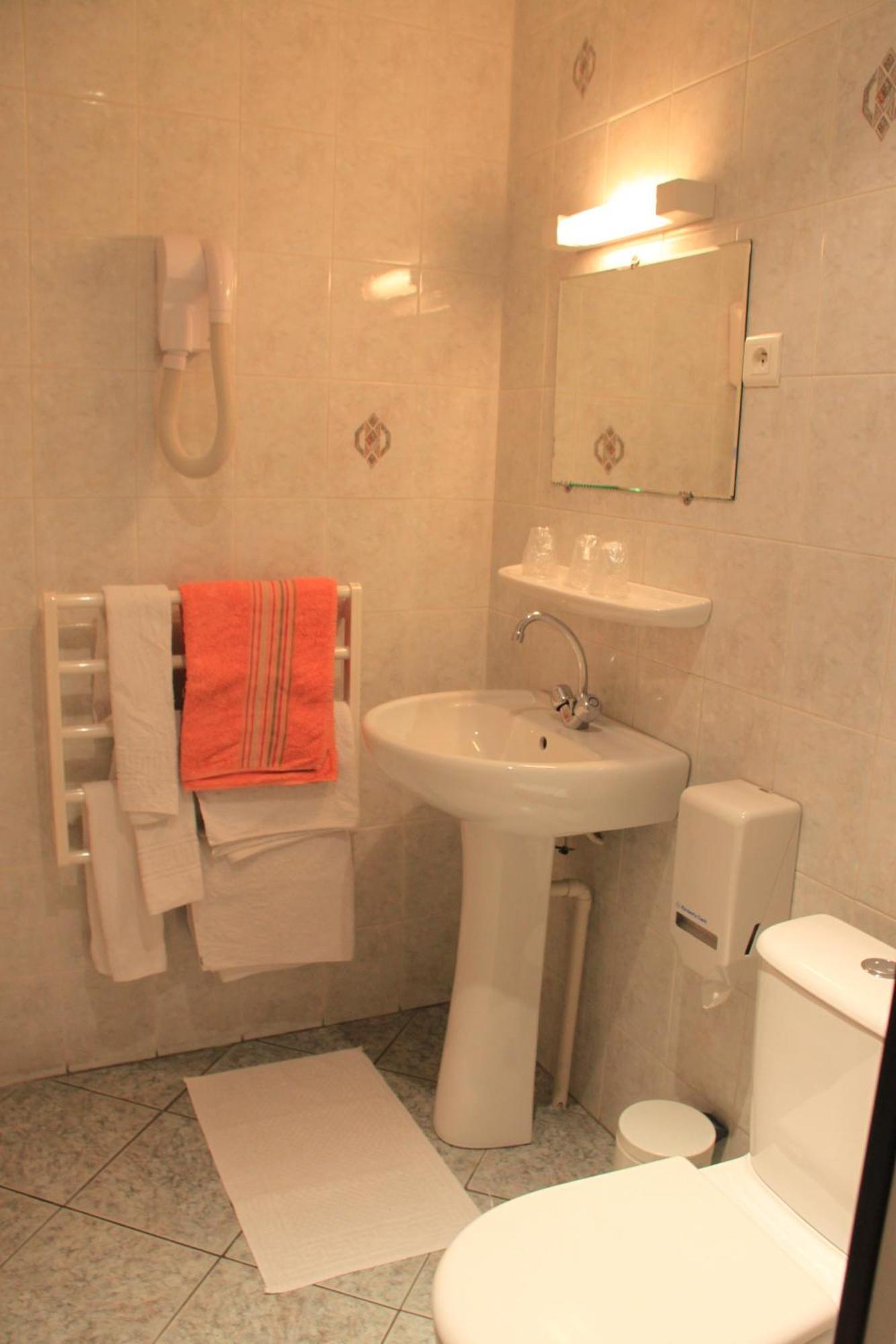 Hotel Acapulco Лурд Екстериор снимка