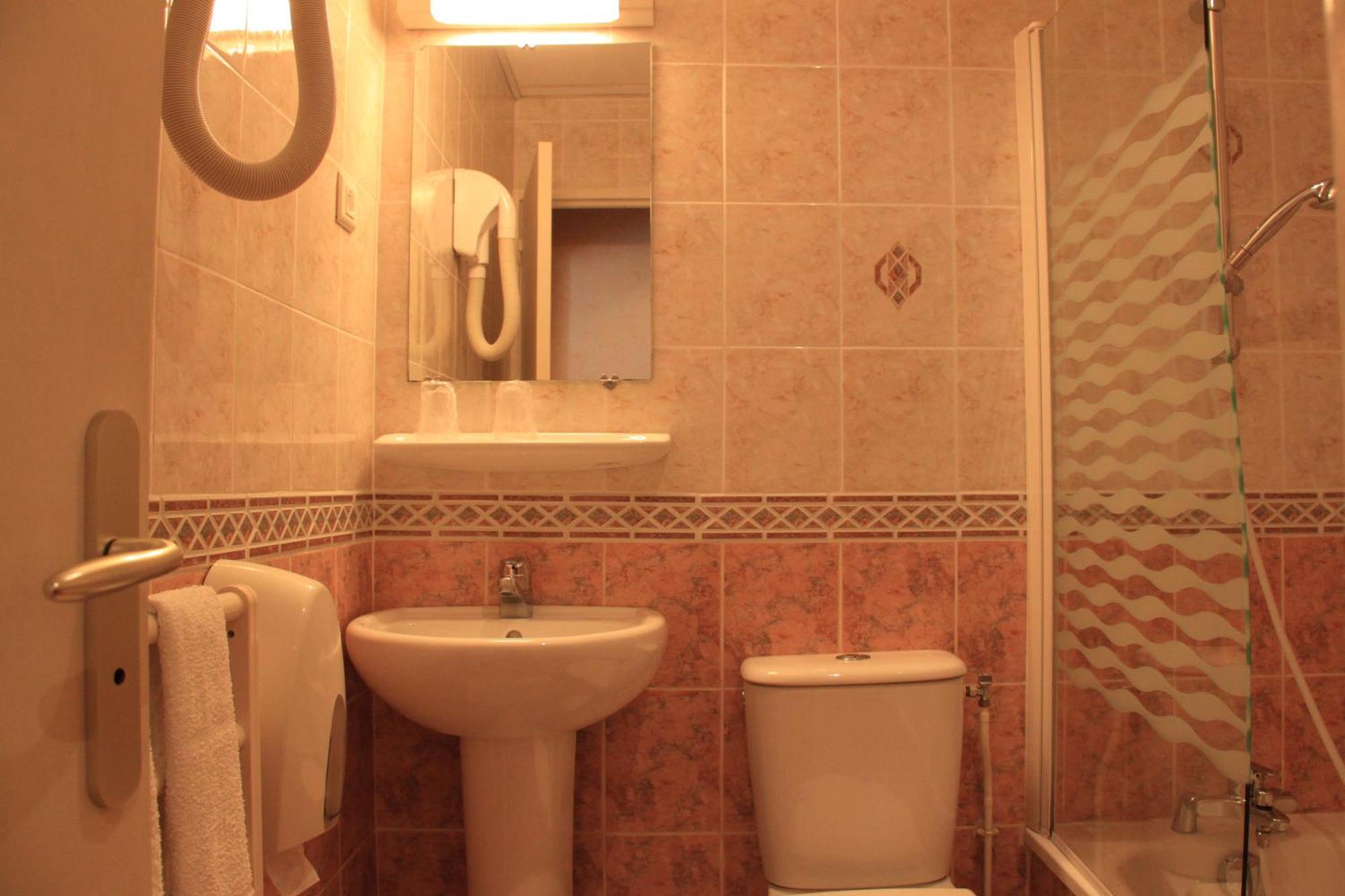 Hotel Acapulco Лурд Екстериор снимка